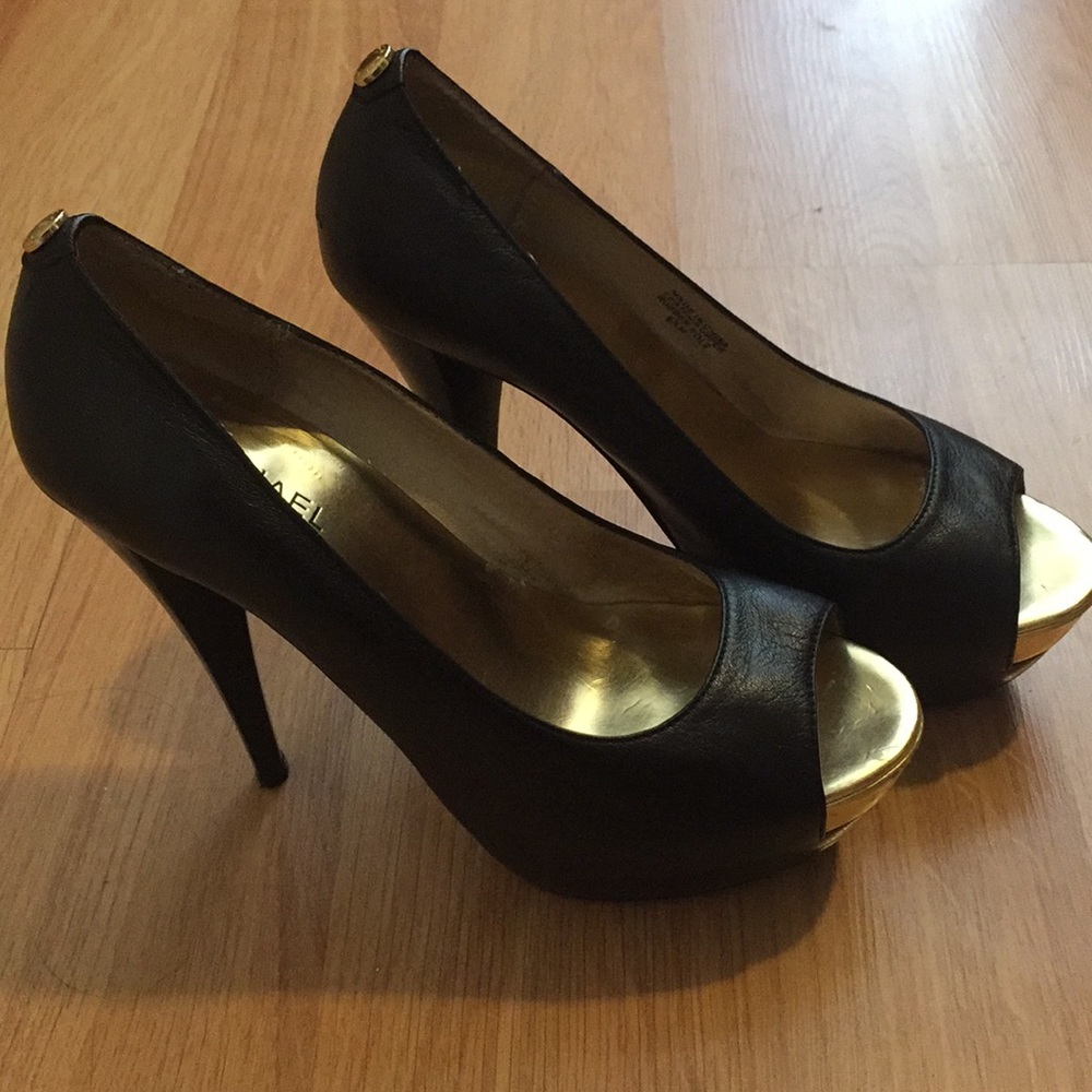 MICHAEL KORS Sexy Black Peep Toe Heels 6.5